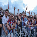 On video: Trabzon fans surround Galatasaray's newcomer on Salah's arrival | Goal.com