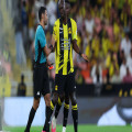 A refereeing expert settles it: did Pereira deserve to be sent off against Al-Khaloud? | Goal.com
