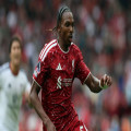 Auf offener Straße beleidigt: Fans halten Auto von Liverpool-Star an | Goal.com Deutschland