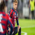 Vincent Kompany stellt sich beim FC Bayern hinter Joshua Kimmich - und hat einen Ratschlag | Goal.com Deutschland