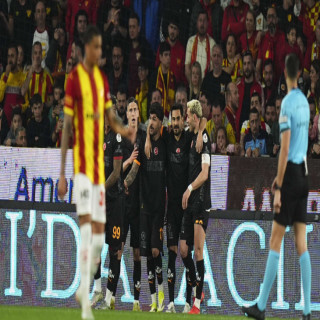Galatasaray have secured a hard-fought away win that propels them forward in the title race. The three points, earned through determination and late heroics, strengthen their claim on the championship with only a few rounds remaining. The narrow victory u