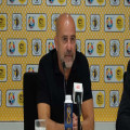 Peter Bosz irritates journalist with cynical answer to question about Ajax | Goal.com