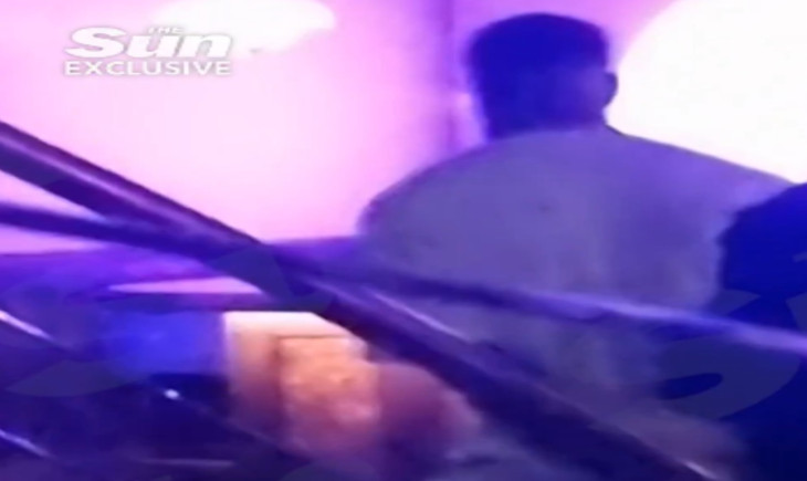 Арестуват английски национал заради селфи