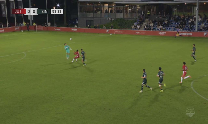 Bizarre scenes: coach cracks up at referee’s comical blunder in the Eerste Divisie | Goal.com